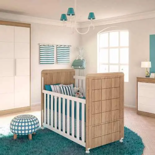Habitación de bebé moderna con un conjunto de muebles de madera y blanco, cuna convertible y una vibrante alfombra azul turquesa.