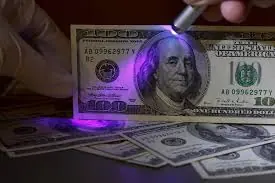 como saber si un billete de 100 dolares es falso