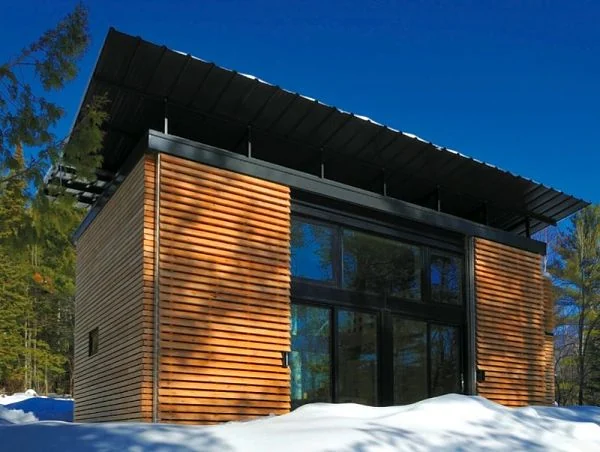 imagen de una casa sustentable en la nieve