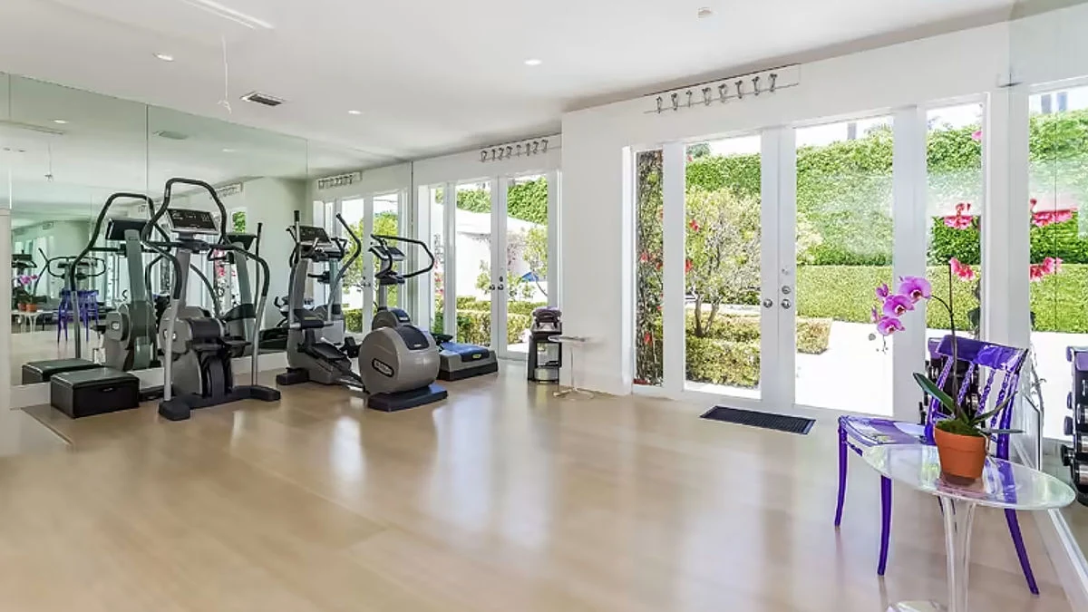 La mansión de Miami de Shakira cuenta con un amplio gimnasio en el que hay varias máquinas para hacer cardio y tonificación La mansión de Miami de Shakira cuenta con un amplio gimnasio en el que hay varias máquinas para hacer cardio y tonificación