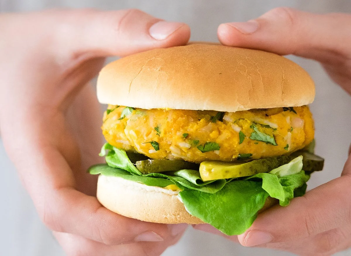 hamburguesas caseras con cebolla