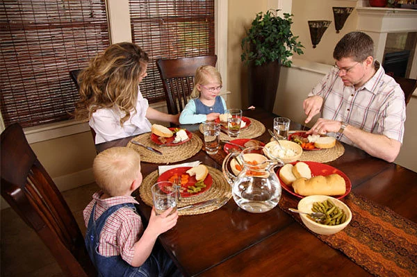 hijos-internet-pantalla-cena