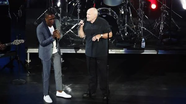 Phil Collins y Leslie Odom Jr. en “Easy Lover”