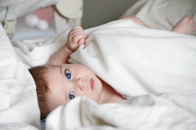 como hacer dormir a un bebe durante toda la noche