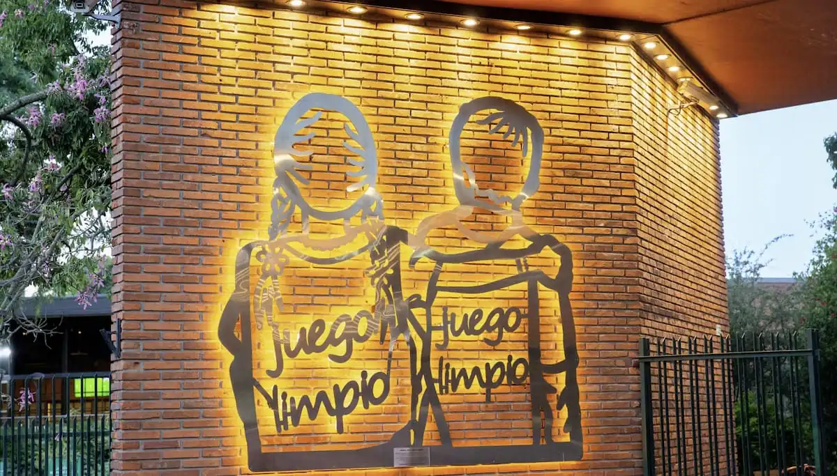 inauguró el Mural del Juego Limpio en el Club de Amigos. Está obra fue creada exclusivamente para el Club por el artista Alejandro Marmo.