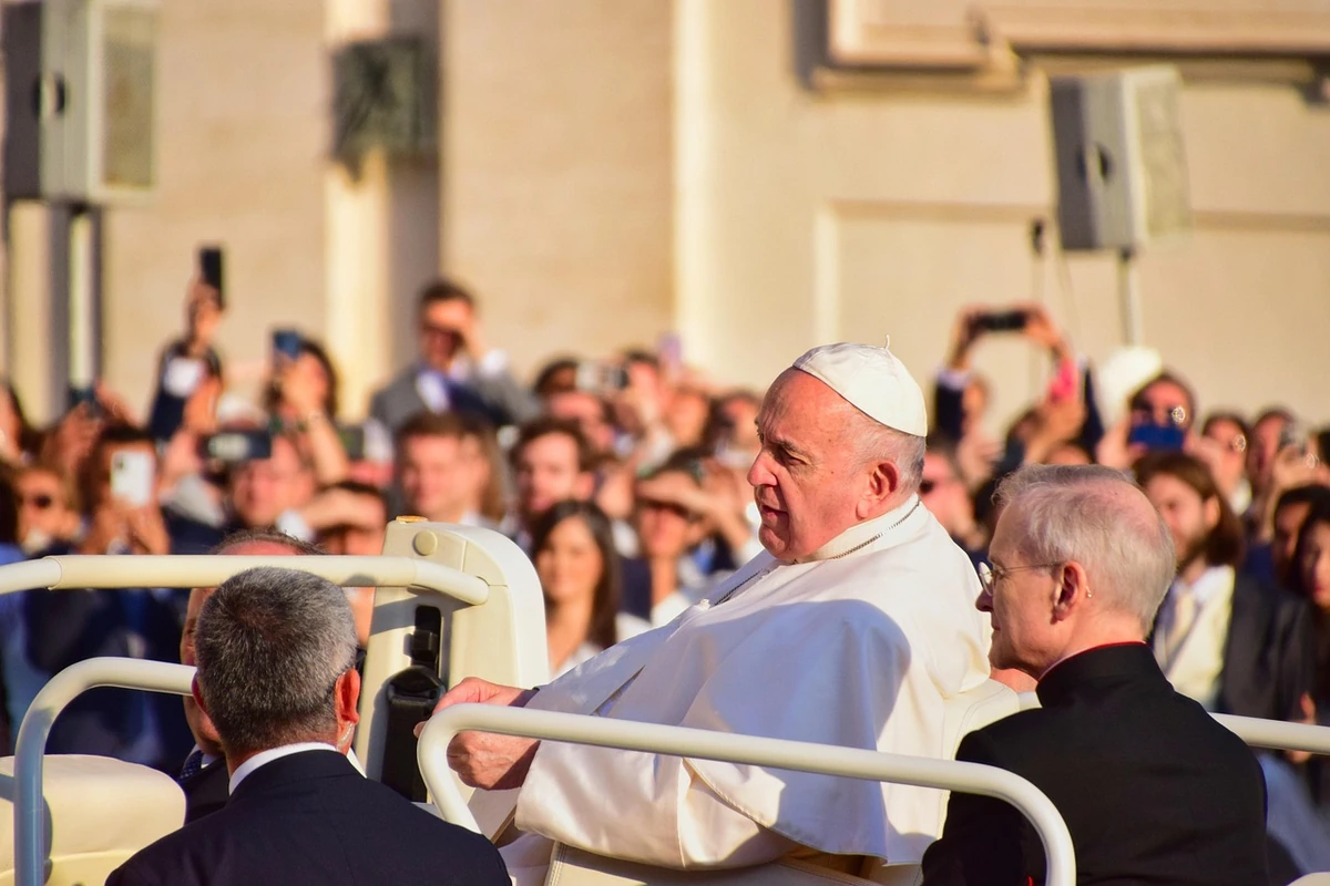 El Papa Francisco en el papamovil