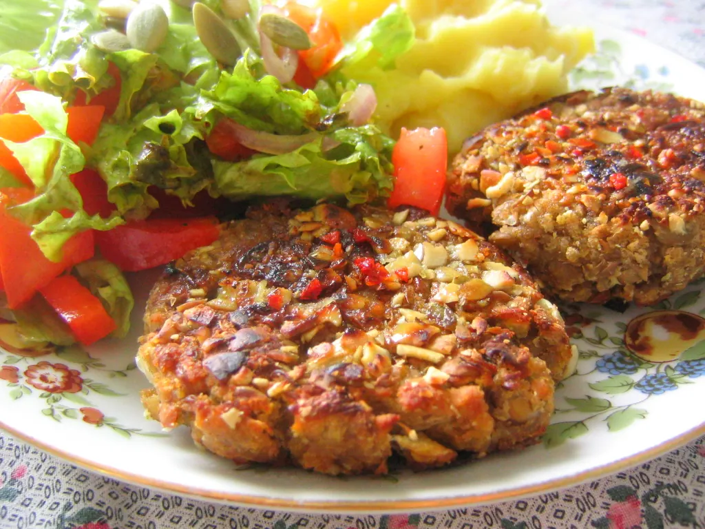 Deliciosas y nutritivas, las hamburguesas de soja son una opción vegetariana que no sacrifica el sabor, perfectas para una comida saludable y satisfactoria patis vegetarianos