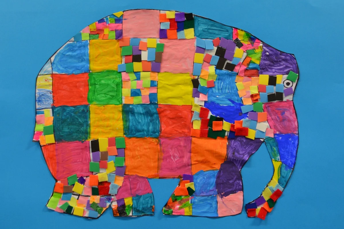 Ilustración de un elefante de collage de colores que representa el concepto 'woke' y la importancia de la conciencia sobre la justicia social y la diversidad.