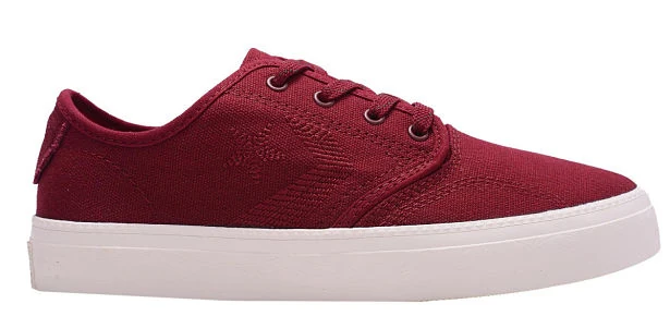 zapatilla de lona burgundy con suela blanca estilo urbano
