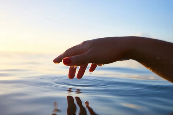 acciones como cuidar el agua para niños